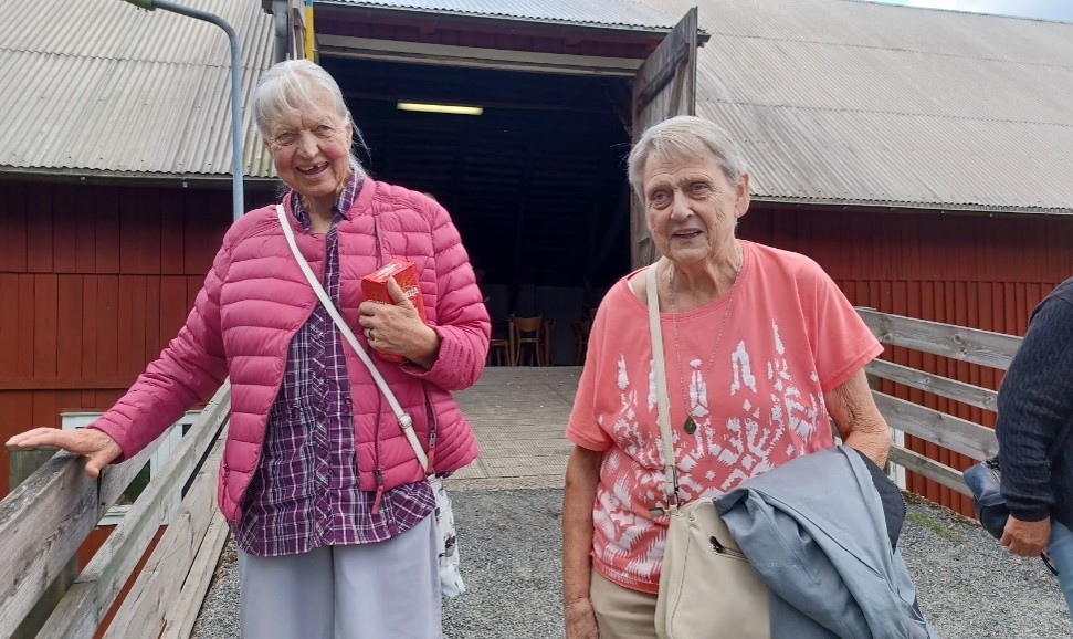 Två kvinnor.