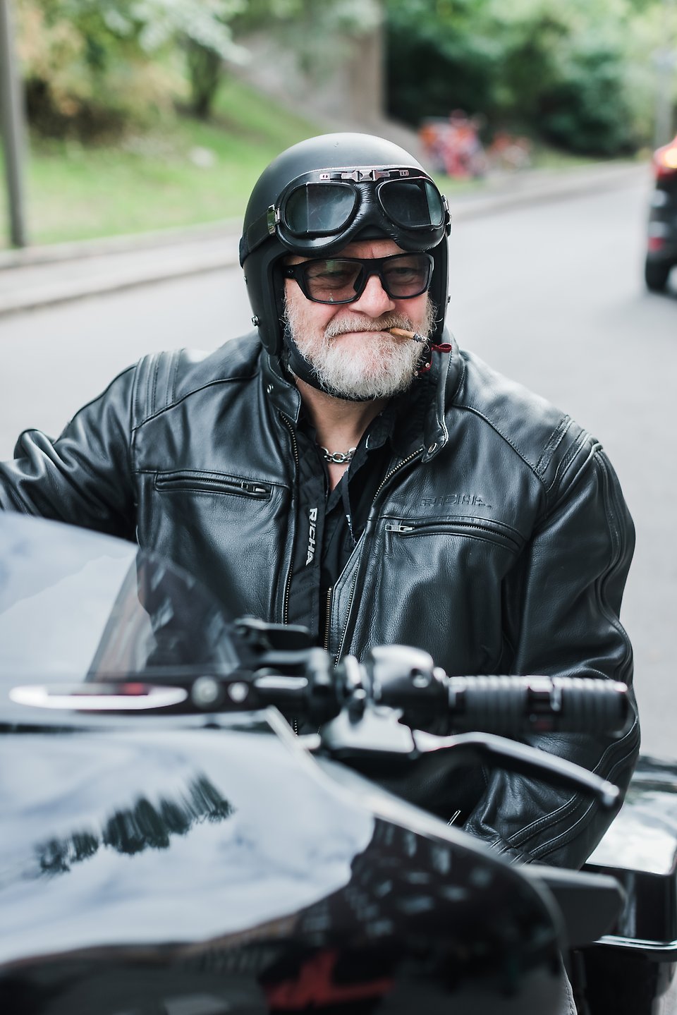 Tuff biker motorcykel cigg i munnen foto Anneli Nygårds
