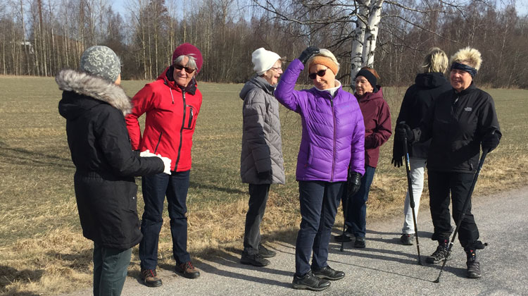 Den nya promenadgympan är pandemisäker och är i gång varje onsdag oberoende av årstid. Foto: Birgit Lundberg