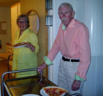 Birgitta och Henry klara för servering.