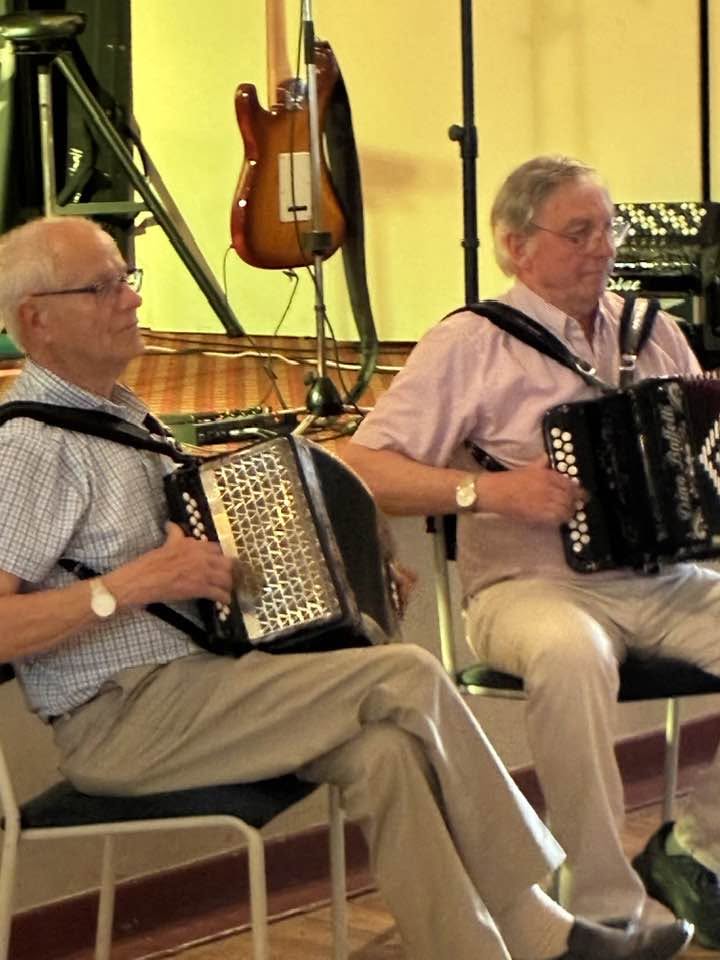 Göran och Börje underhåller.