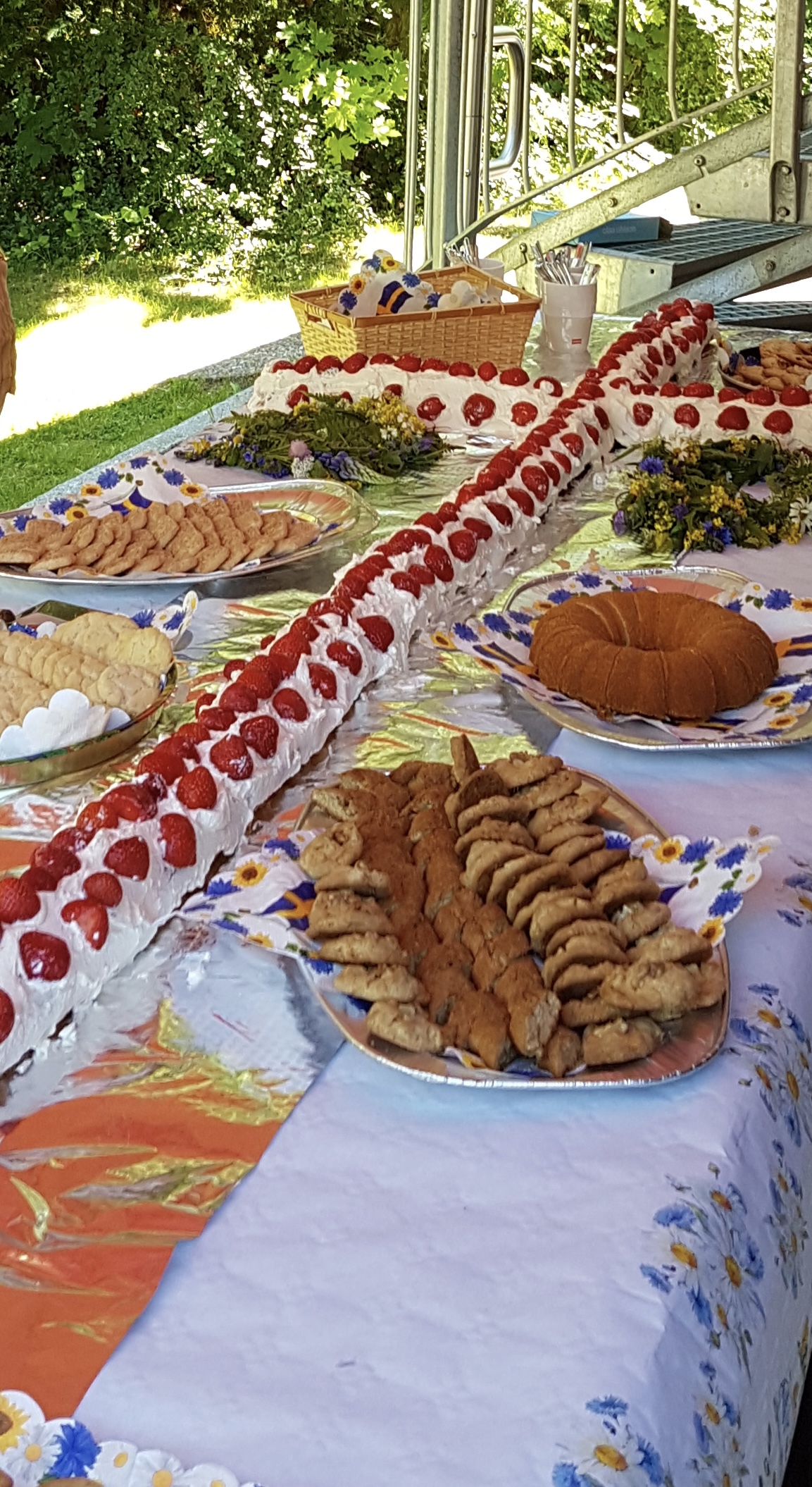 Midsommarstångstårta