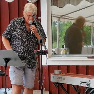 Ulf Homertz sjunger