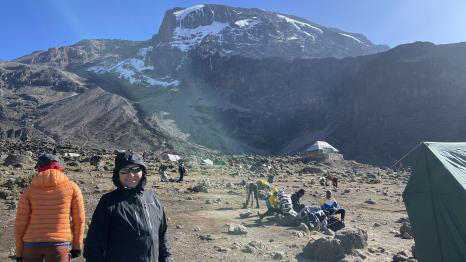 Kilimanjaro i bakgrunden