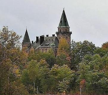 Teleborgs slott i höstskrud