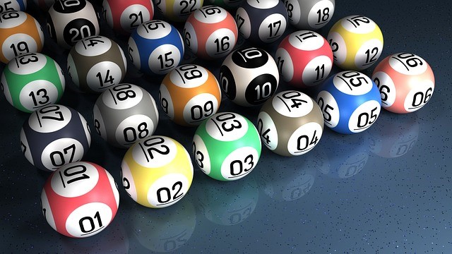 Färgglada bingobollar. Foto: Pixabay.