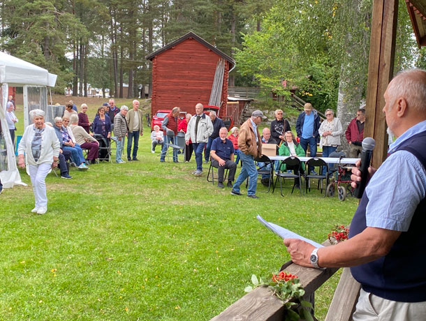 Gunder Sjödin var toastmaster och välkomnade till PRO Valbos 50-årsjubileum. Foto: Ulf Lindman.