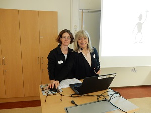 De kunniga guiderna Lena Fredriksson och Katarina Nordin.