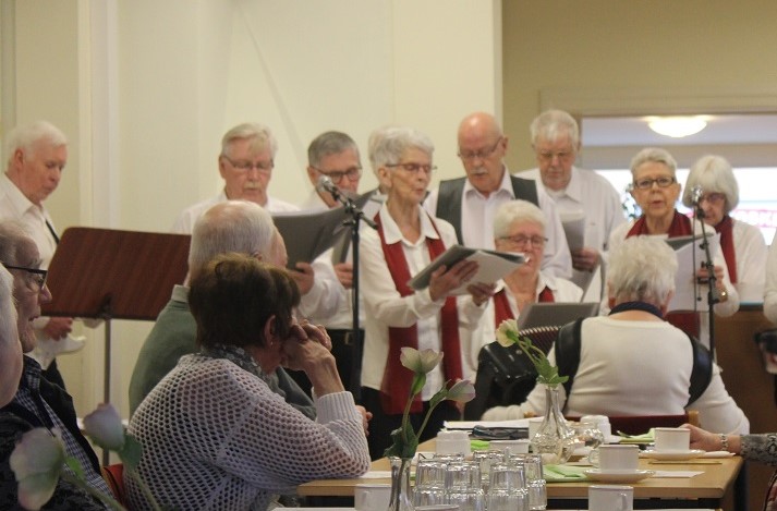 Diktläsning och sång när medlemmar i PRO Ovanåker hedrade och mindes de medlemmar som gått bort under året som gått. 