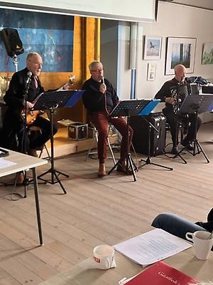 Börje Färms Trio underhöll på medlemsmöte 2024-04-19