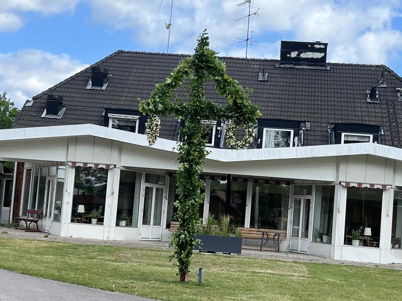 Midsommarstång på Storegårrden