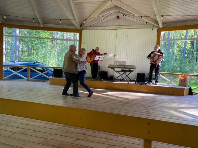 Medlemsträff på dansbanan i Gamla Linköping