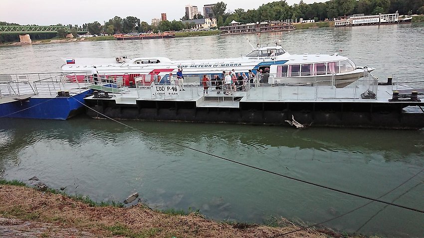 Kryssningsbåt på Donau