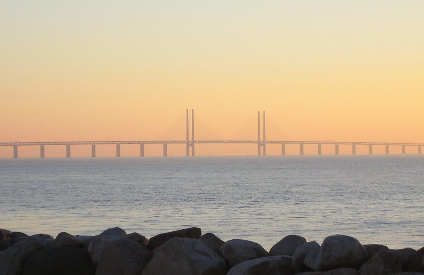 Öresundsbron i solnedgång Foto Jorchr