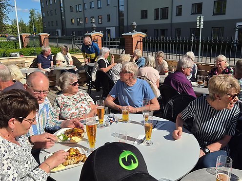 Full fart på pubträffen