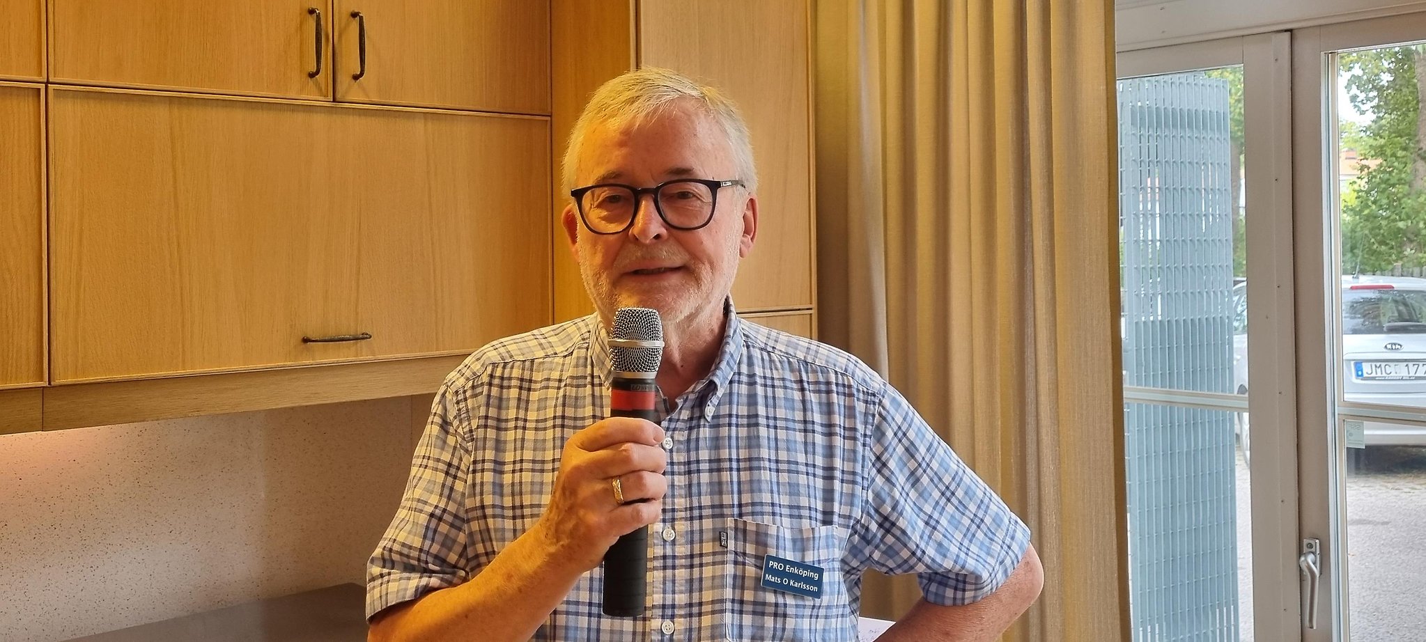 Ordförande Mats O Karlsson hälsar alla välkomna och berättar om dagens program. Foto: Lilian Sundberg.