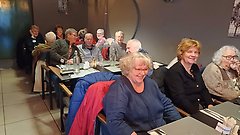 Medlemmar äter lunch tillsammans