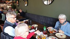 Medlemmar äter lunch tillsammans