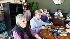 Medlemmar äter lunch tillsammans