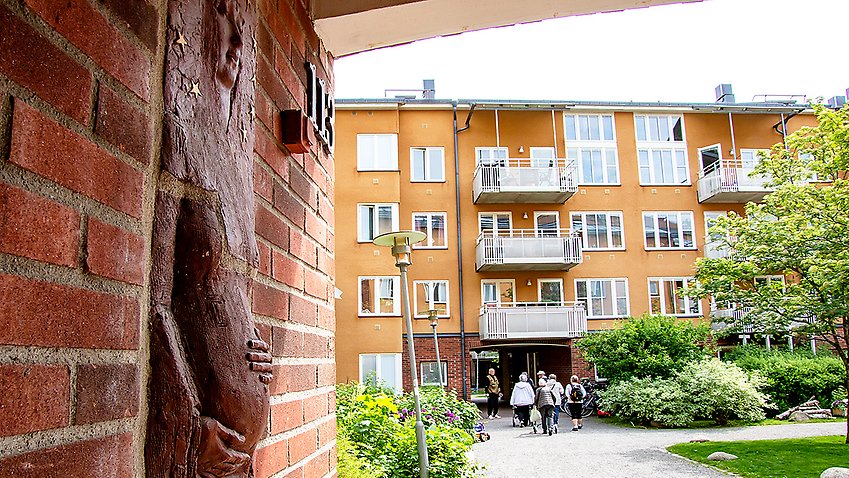Björkhagen, relief av Lena Lervik.