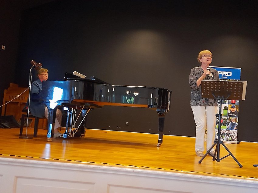 Christina Utther piano och Inger Ivarsson sång på månadsmötet 14 september 2022