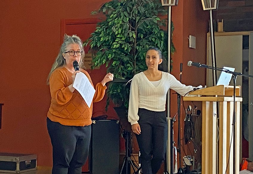 Lena Kapstad och Mia Wåhlin från Seniortorget informerade om sin verksamhet