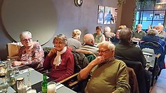 Medlemmar äter lunch tillsammans