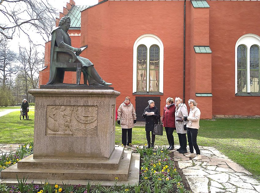”Esaias
Tegner” staty vid domkyrkan i Växjö. Konstnär: Arvid Källström